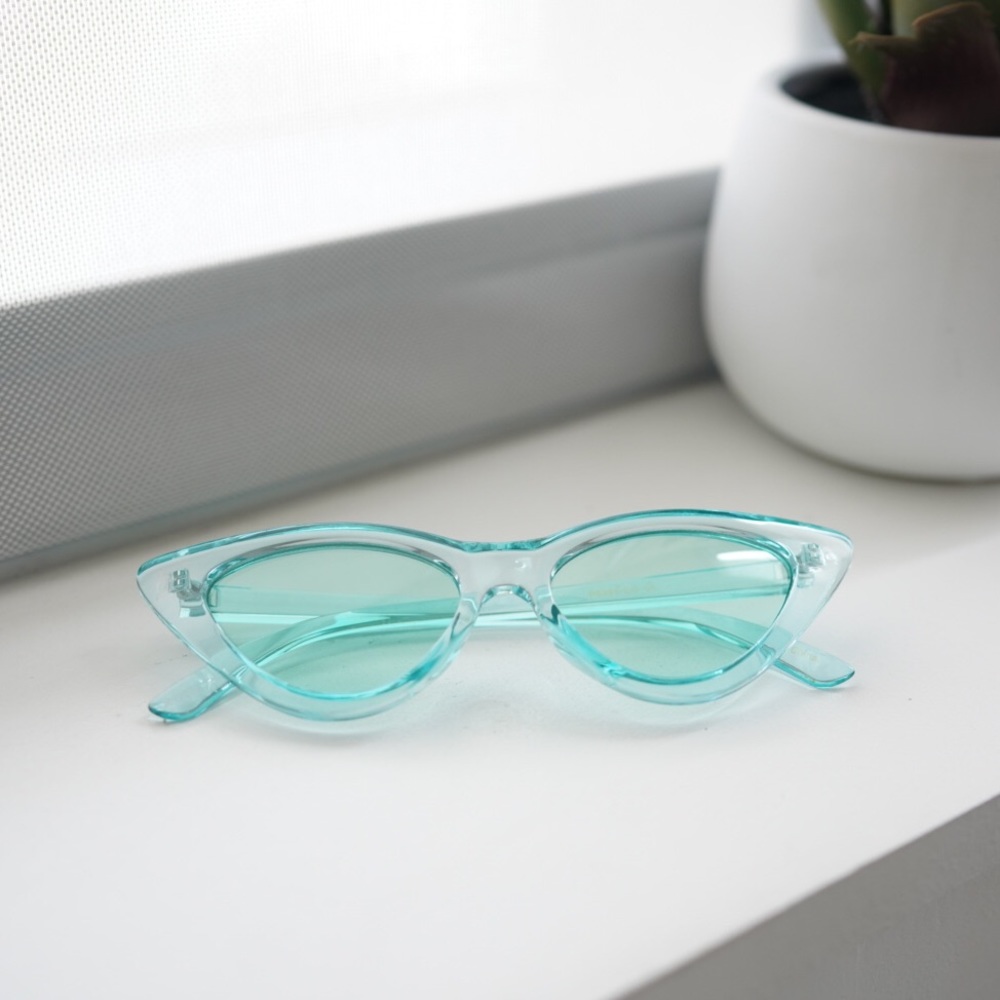 Translucent Retro Cat Eye Sunglasses - Picture 2 of 6